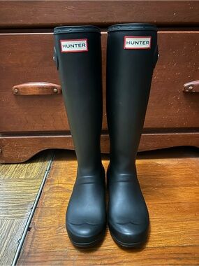 Hunter Tour black matte tall rain boots